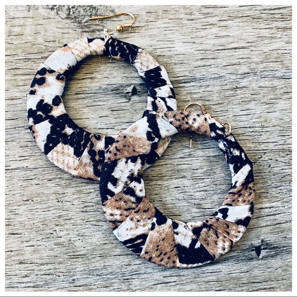 ✨LAST ONES✨Snakeskin hoop chic earrings - Picture 2 of 8